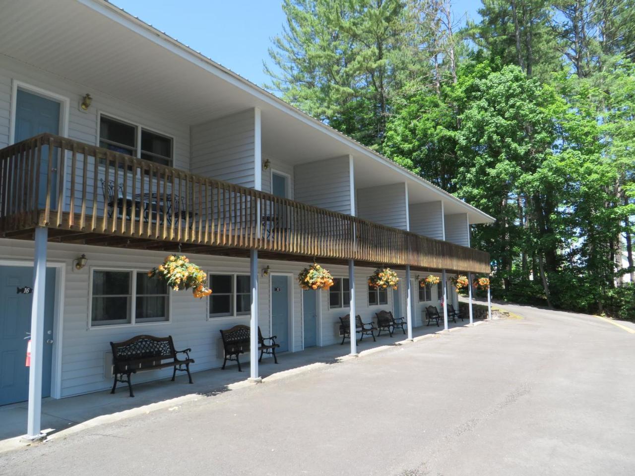 Bayside Inn & Marina Cooperstown Exterior photo